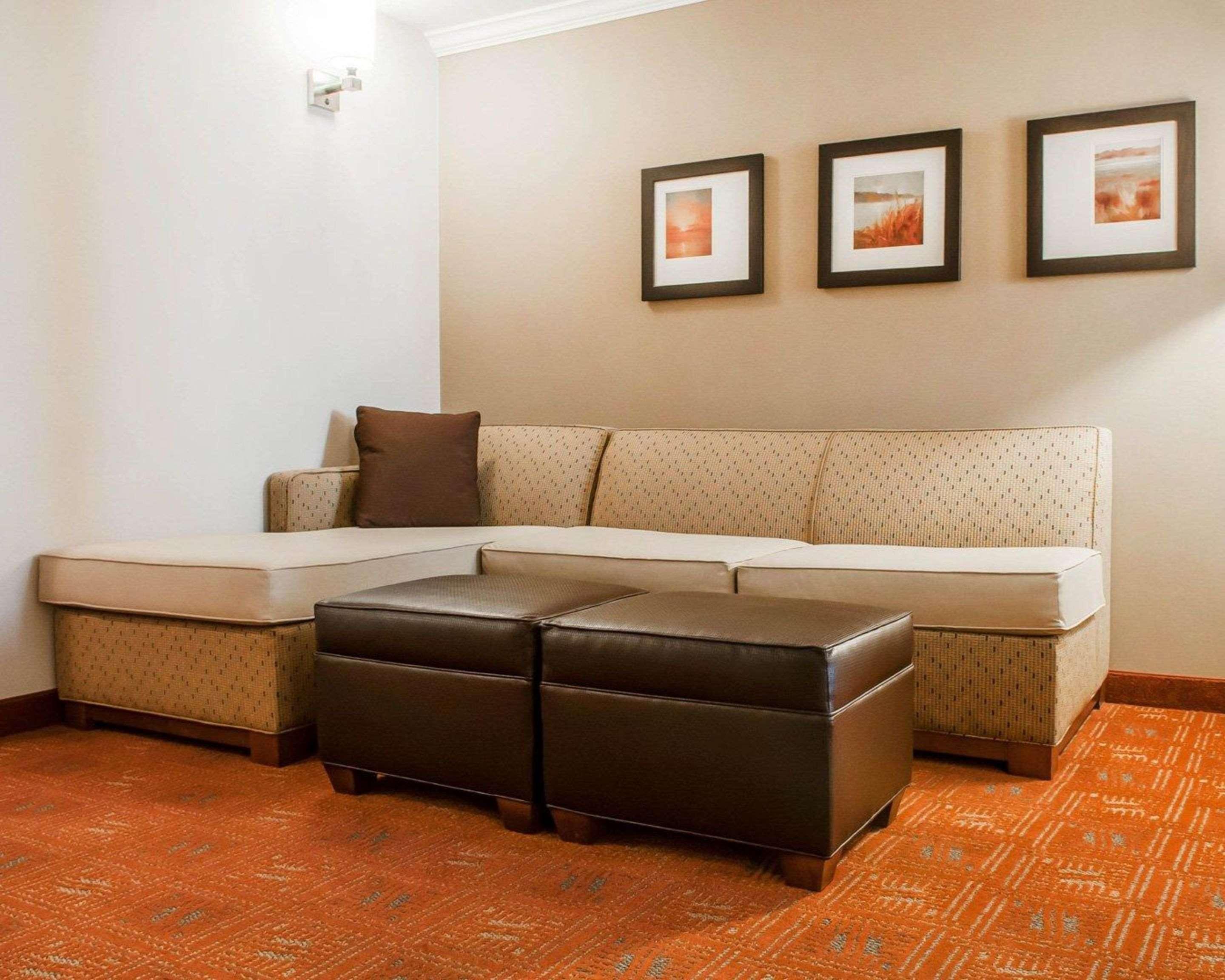 Comfort Suites Farmington Bagian luar foto