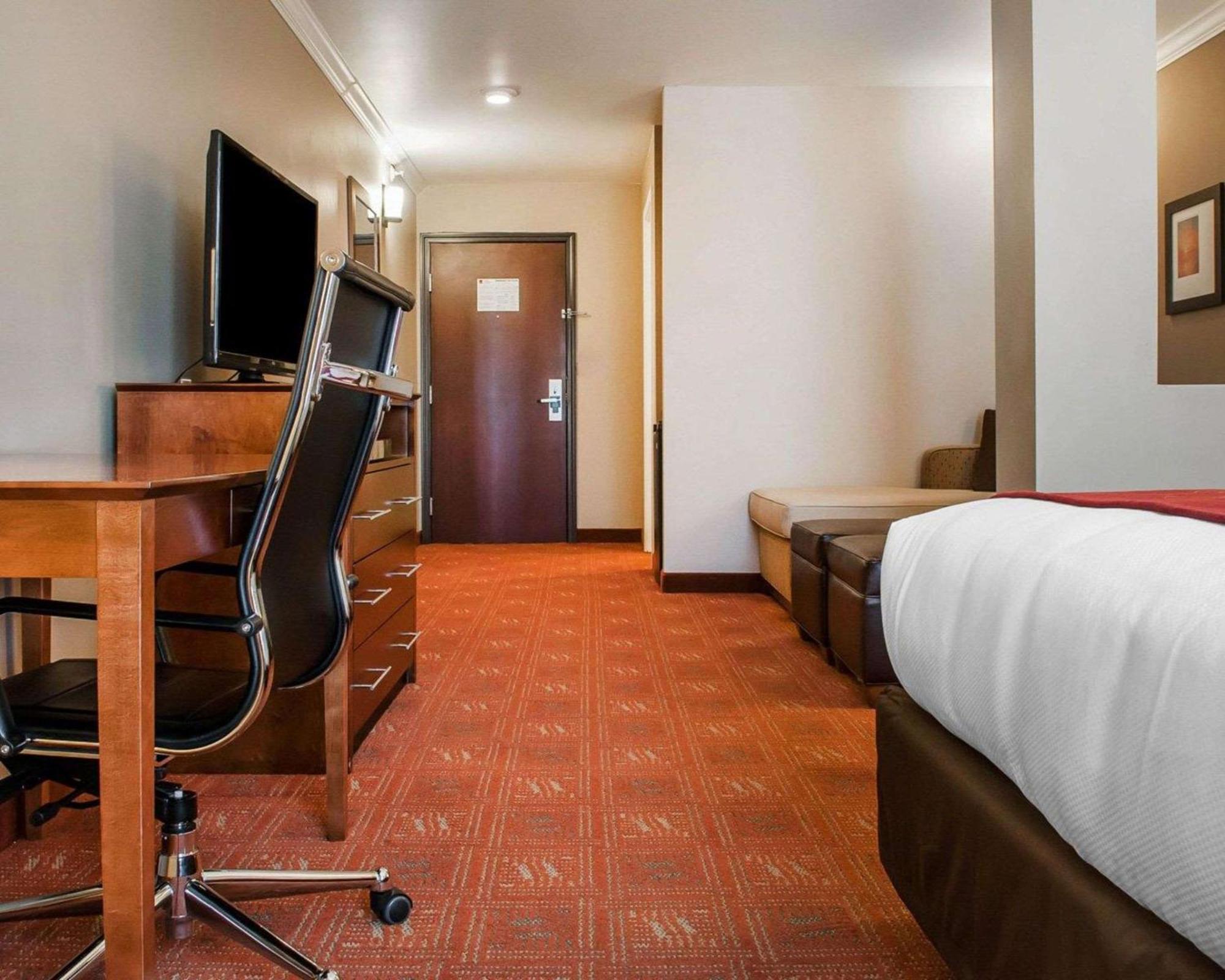 Comfort Suites Farmington Bagian luar foto
