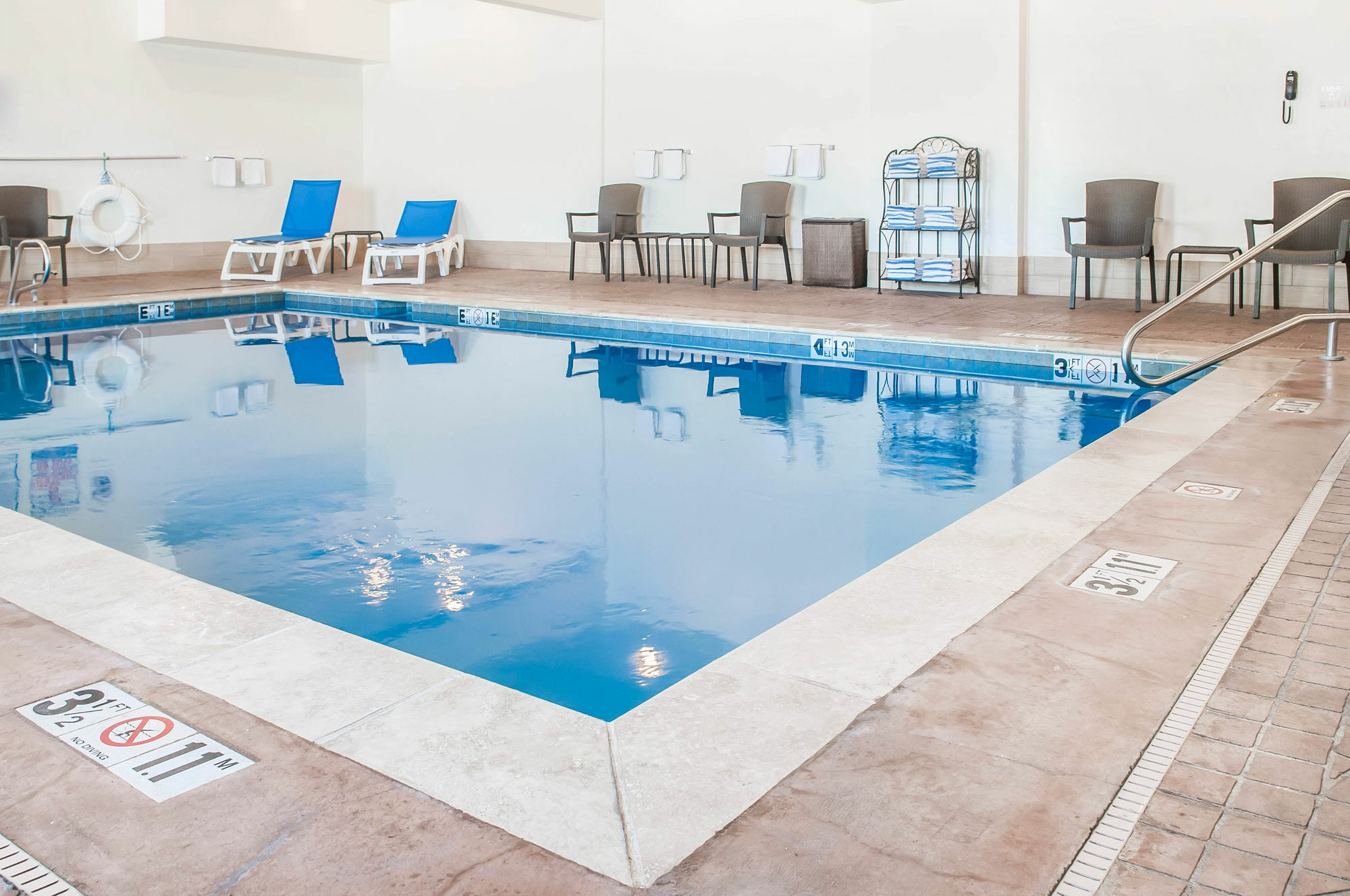 Comfort Suites Farmington Bagian luar foto