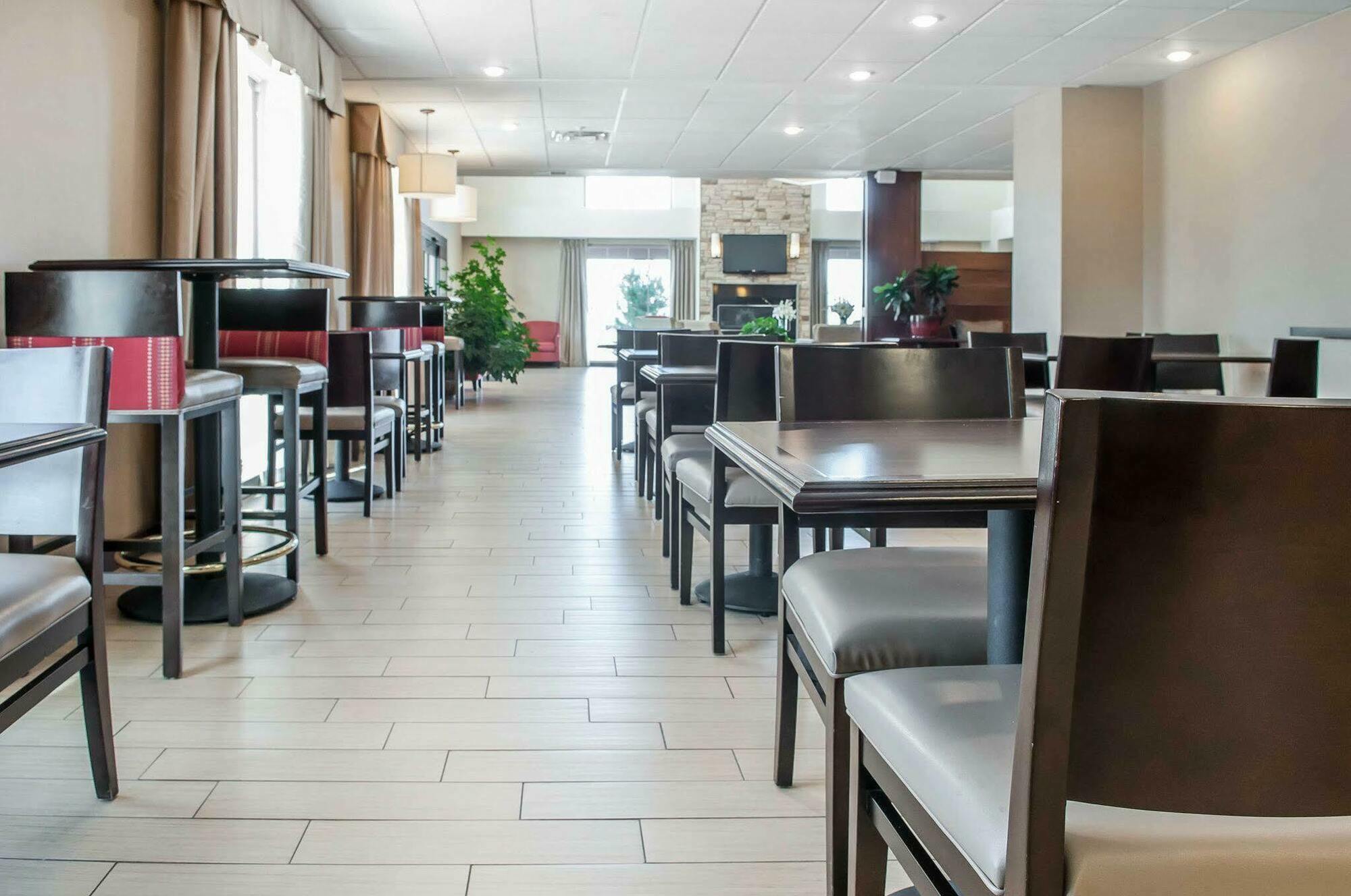 Comfort Suites Farmington Bagian luar foto