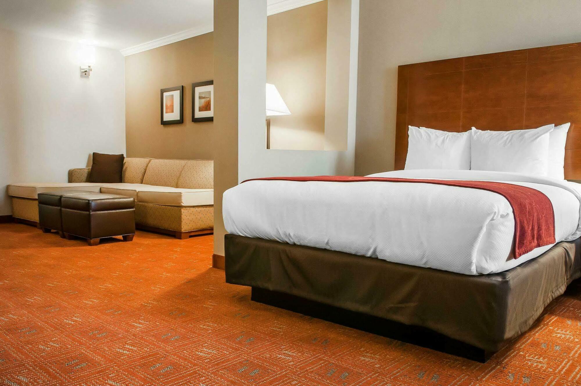 Comfort Suites Farmington Bagian luar foto