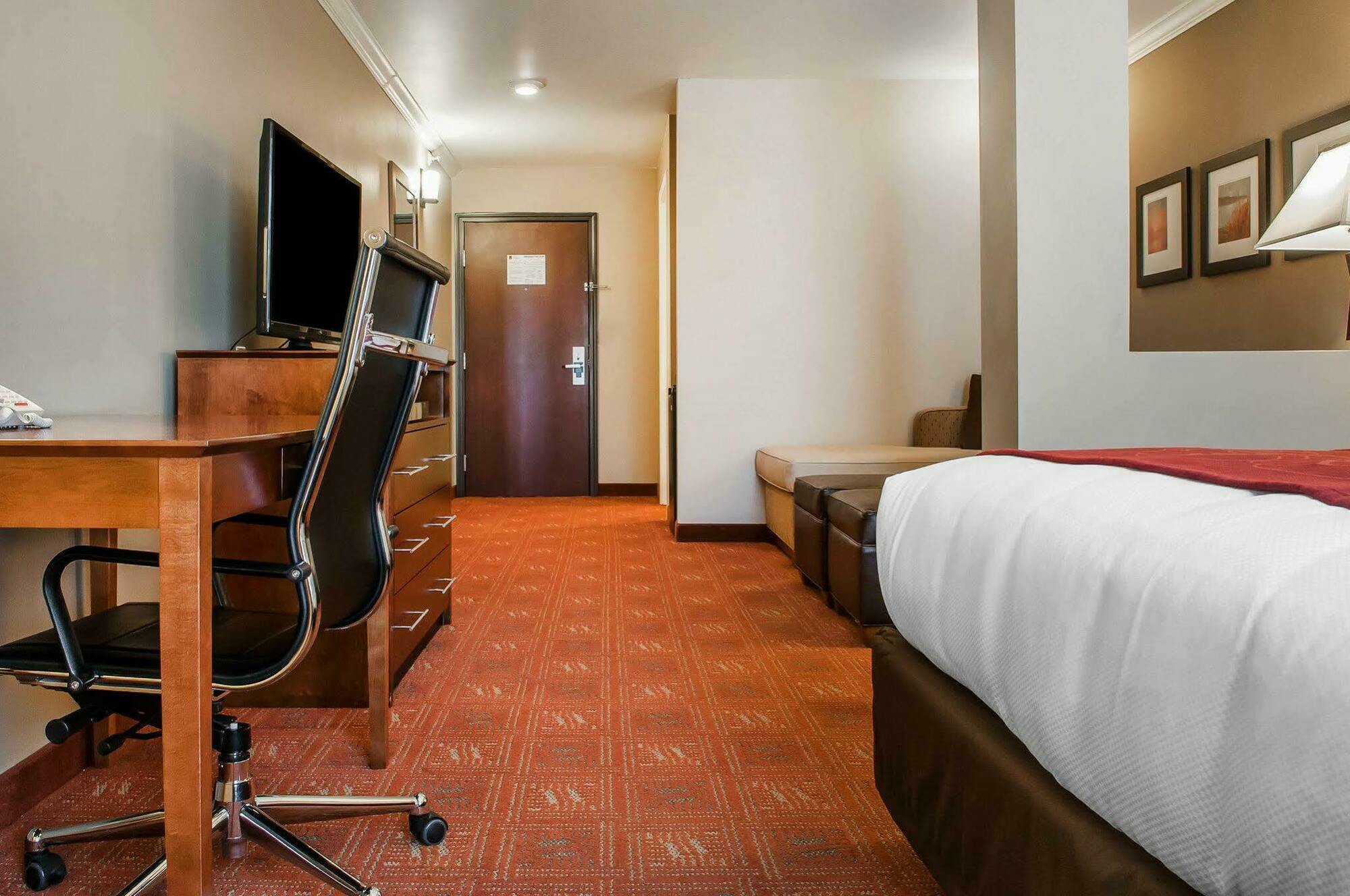 Comfort Suites Farmington Bagian luar foto