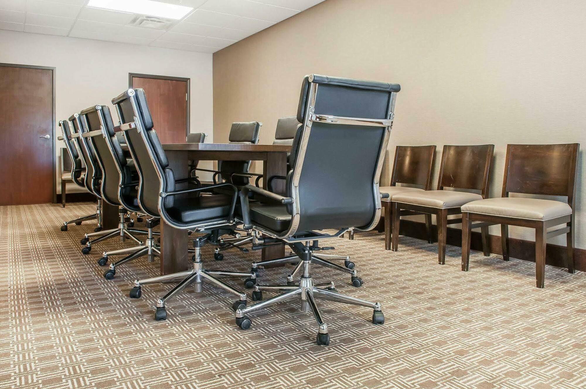 Comfort Suites Farmington Bagian luar foto